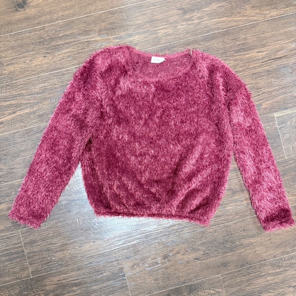 FREE KISSES FUZZY WINE DARK RED MAROON TOP EXCELLENT CONDITION RUNS SMALL